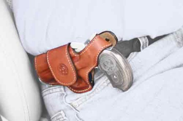 Picture of Bond Arms Driving Holster Lh Thumbsnap Leather Tan