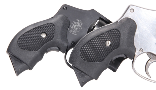 Picture of Pachmayr Guardian Grip Black Polymer With Finger Extension For S&W J Frame 